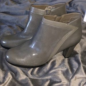 LifeStride Han Boot gray with flex sole